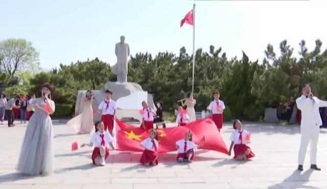 夫妻离婚了，孩子判给母亲，但是由爷爷奶奶抚养，那孩子的父亲还要给孩子母亲抚养费吗？游戏画面